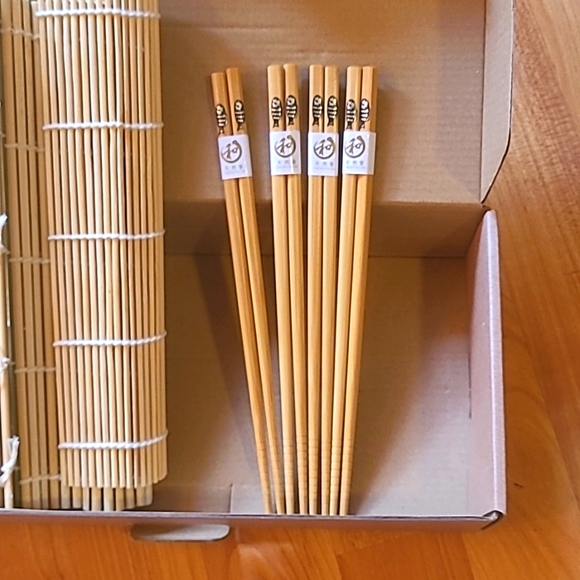 NWOT Sushi Rolling kit - Picture 6 of 8